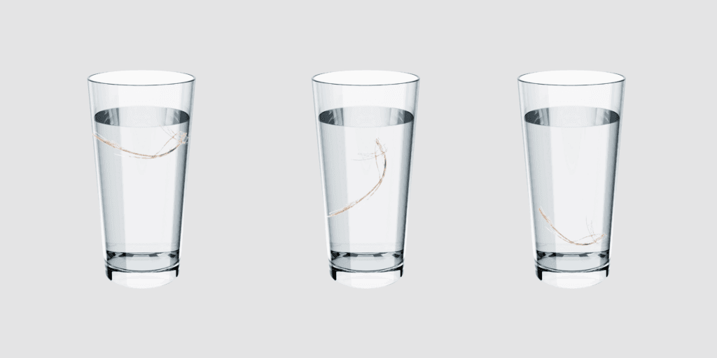 Ilustração mostrando o teste de porosidade capilar com um copo d'água, um passo essencial nos cuidados com o cabelo.