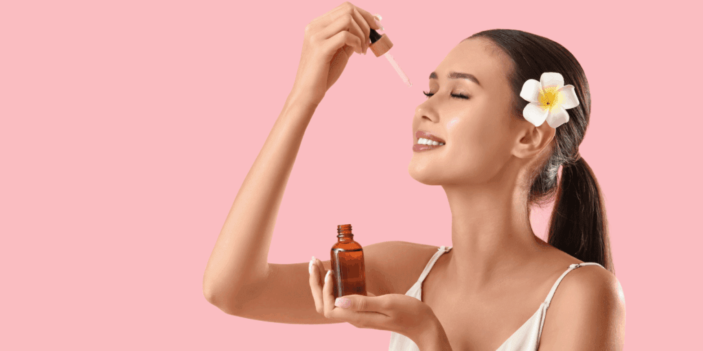 Mulher com pele visivelmente saudável e iluminada aplicando um sérum de skincare na primavera.