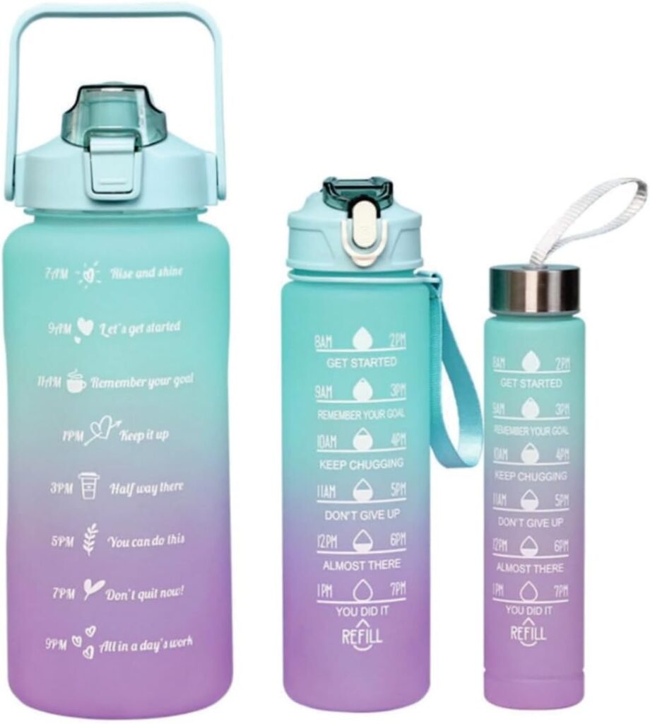 Kit 3 Garrafas 2 Litros, 900ml E 300ml Squeeze De Água Com Frases Motivacionais Fitness Com Canudo e Adesivos 2D E 3D Esportes (Verde/Lilas)